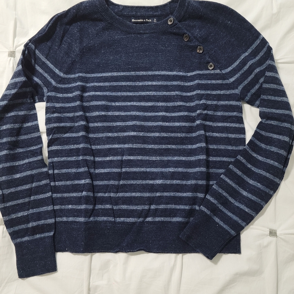 Abercrombie & Fitch sweater